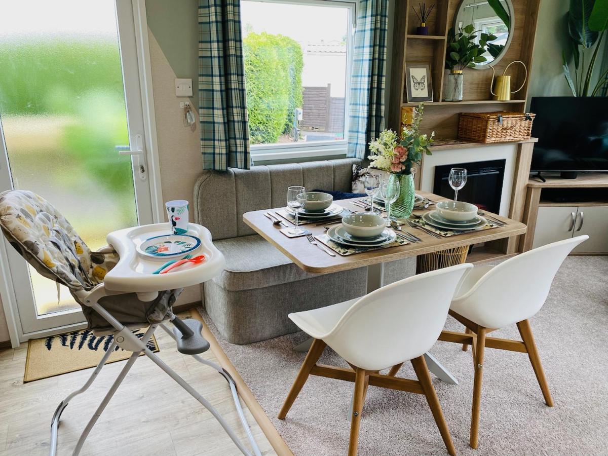 The Sanctuary Holiday Home - Escape The Ordinary Knaresborough Bagian luar foto