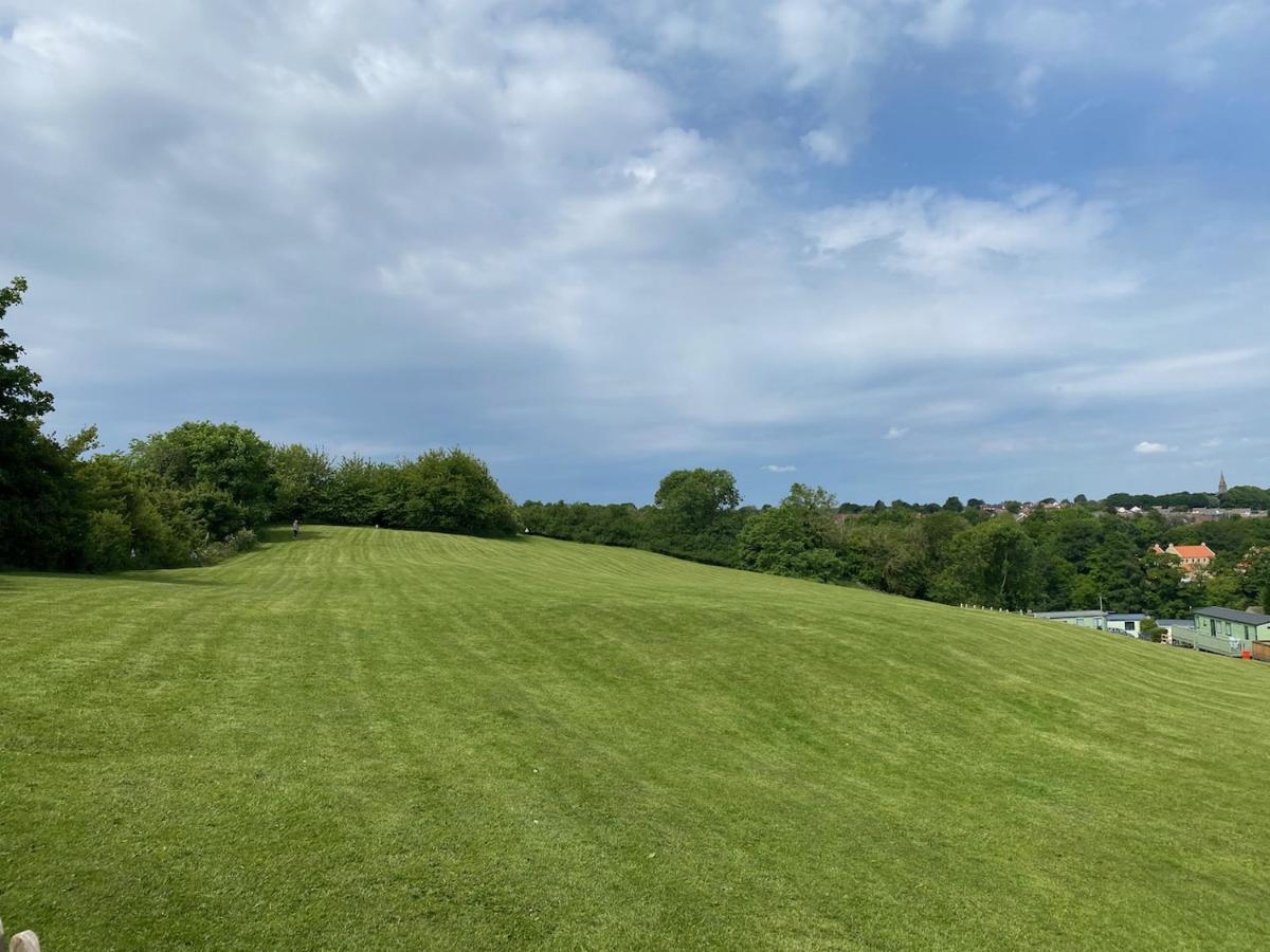 The Sanctuary Holiday Home - Escape The Ordinary Knaresborough Bagian luar foto