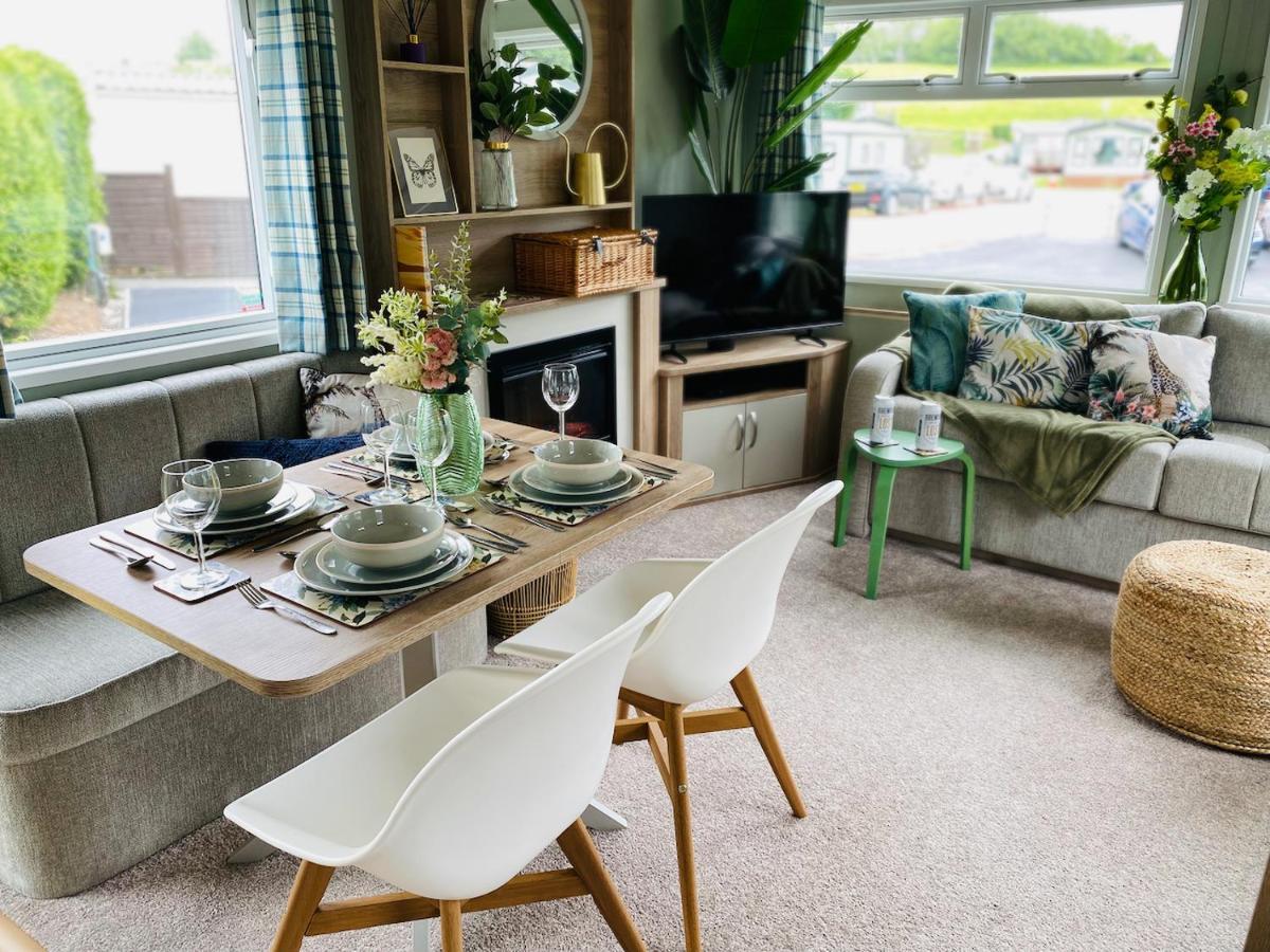 The Sanctuary Holiday Home - Escape The Ordinary Knaresborough Bagian luar foto