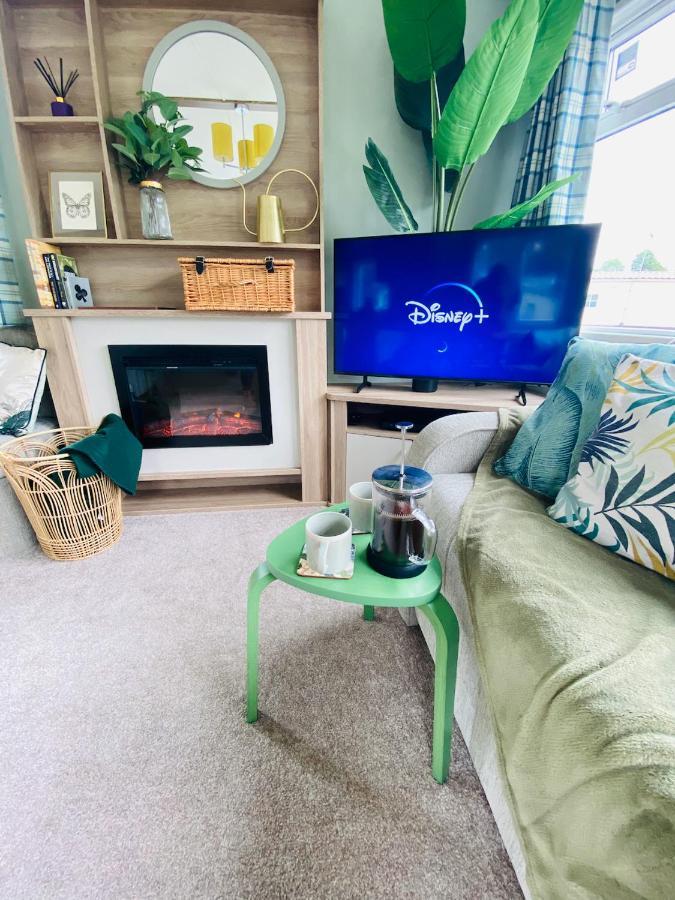 The Sanctuary Holiday Home - Escape The Ordinary Knaresborough Bagian luar foto