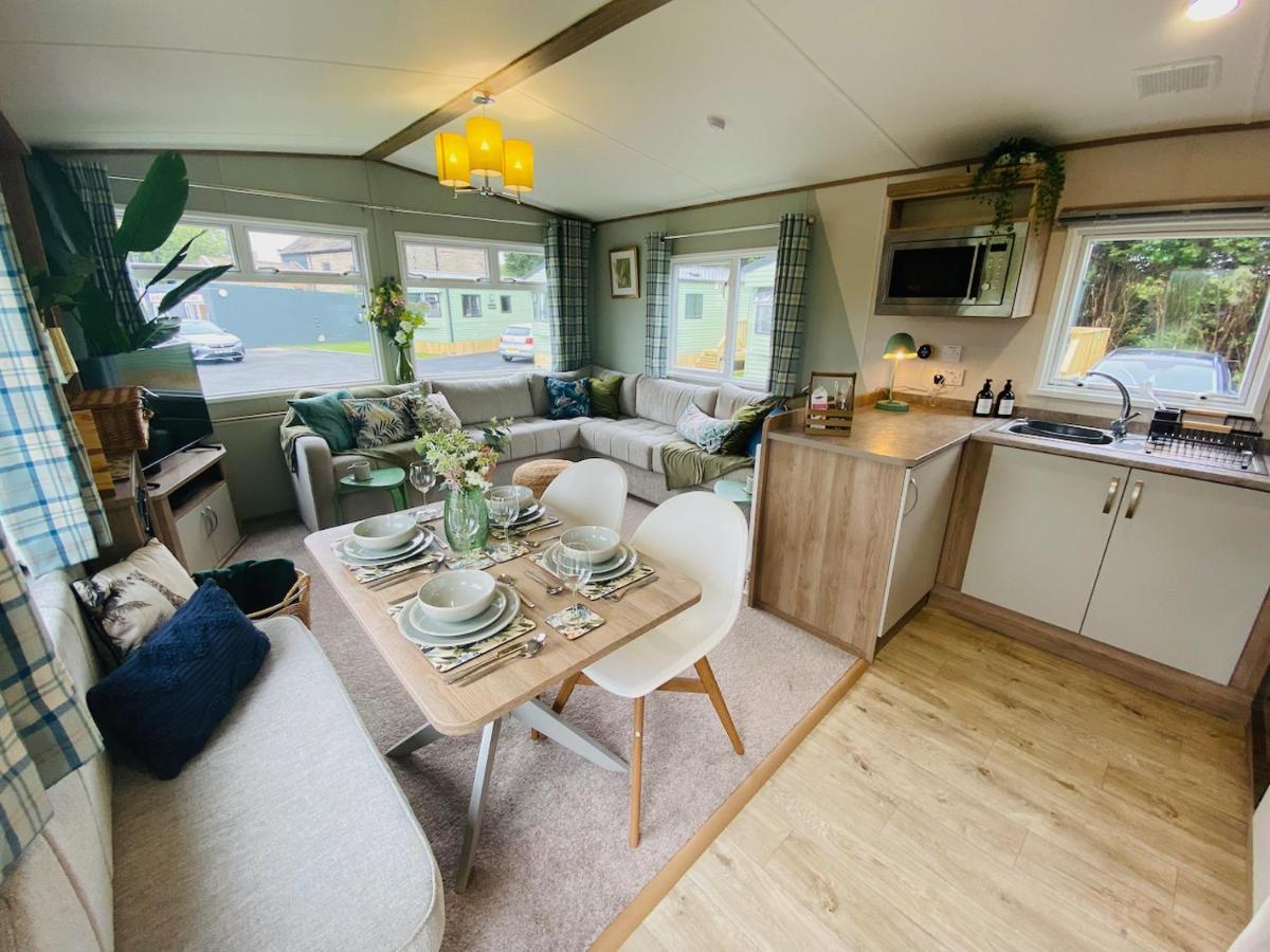 The Sanctuary Holiday Home - Escape The Ordinary Knaresborough Bagian luar foto
