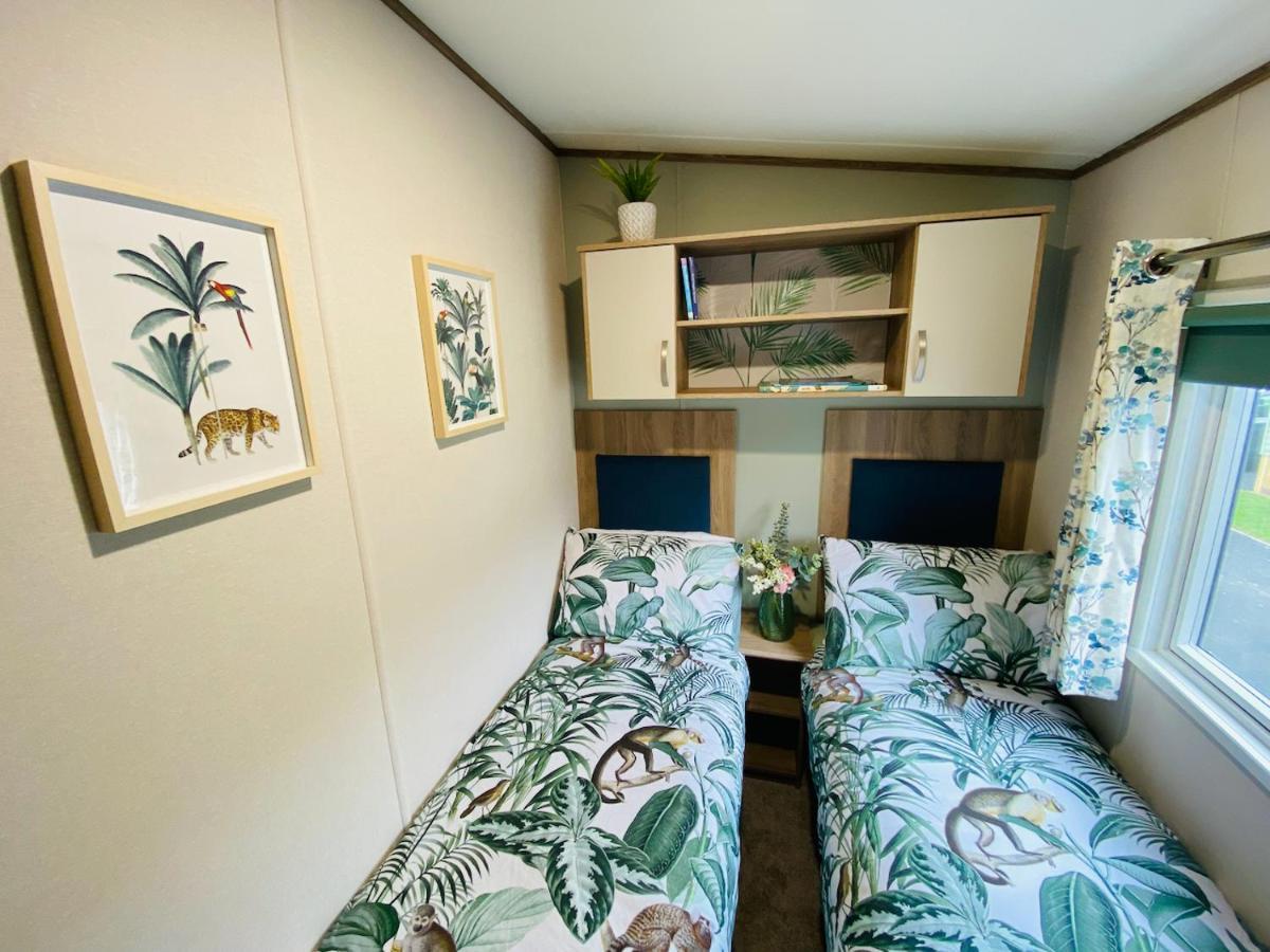 The Sanctuary Holiday Home - Escape The Ordinary Knaresborough Bagian luar foto