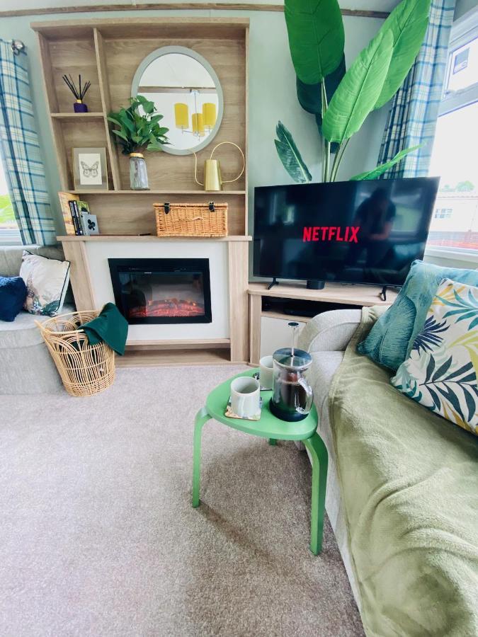 The Sanctuary Holiday Home - Escape The Ordinary Knaresborough Bagian luar foto