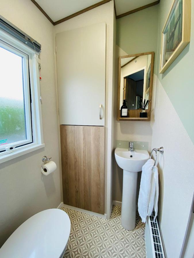 The Sanctuary Holiday Home - Escape The Ordinary Knaresborough Bagian luar foto