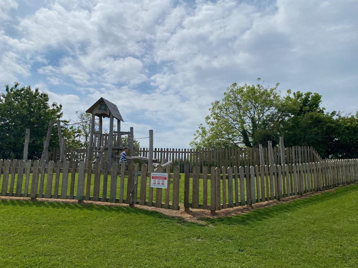 The Sanctuary Holiday Home - Escape The Ordinary Knaresborough Bagian luar foto