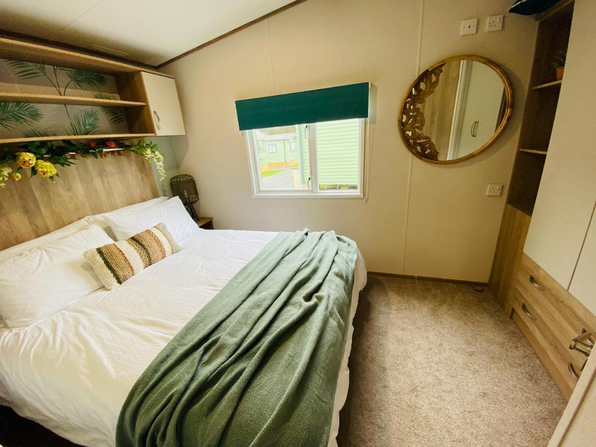 The Sanctuary Holiday Home - Escape The Ordinary Knaresborough Bagian luar foto