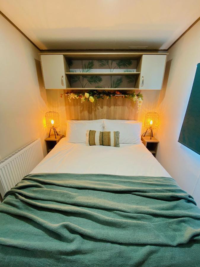 The Sanctuary Holiday Home - Escape The Ordinary Knaresborough Bagian luar foto